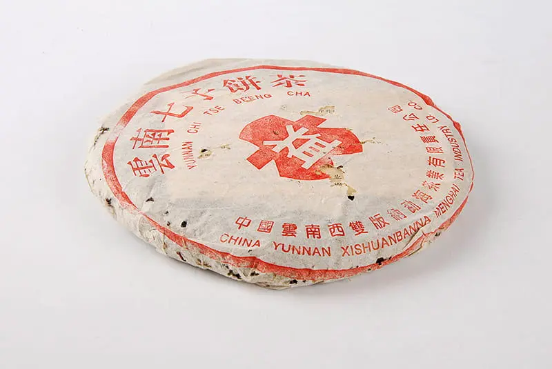 西双版纳回收大益普洱茶2000年生茶熟茶图2