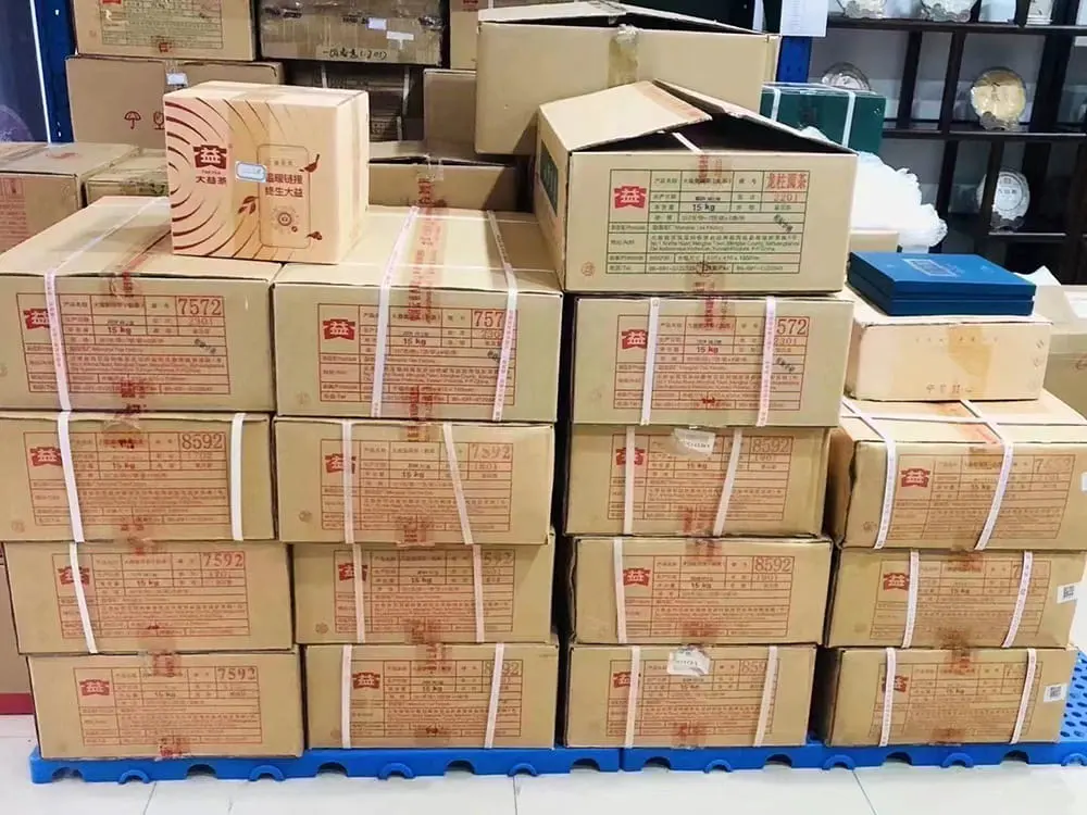 西双版纳回收大益普洱茶2014年生茶熟茶