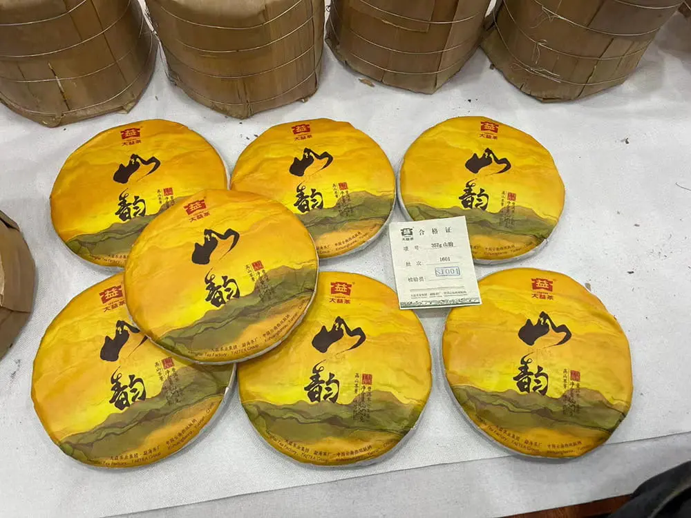 西双版纳回收大益普洱茶2016年生茶熟茶图2