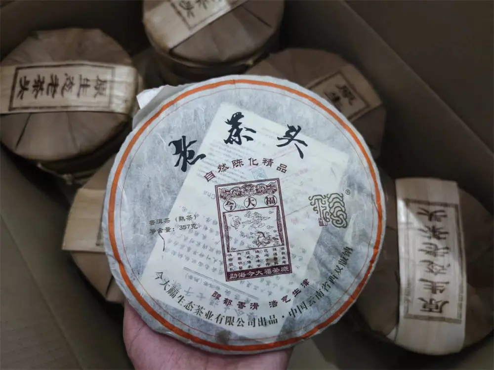 西双版纳回收今大福普洱茶2017年生茶熟茶图2
