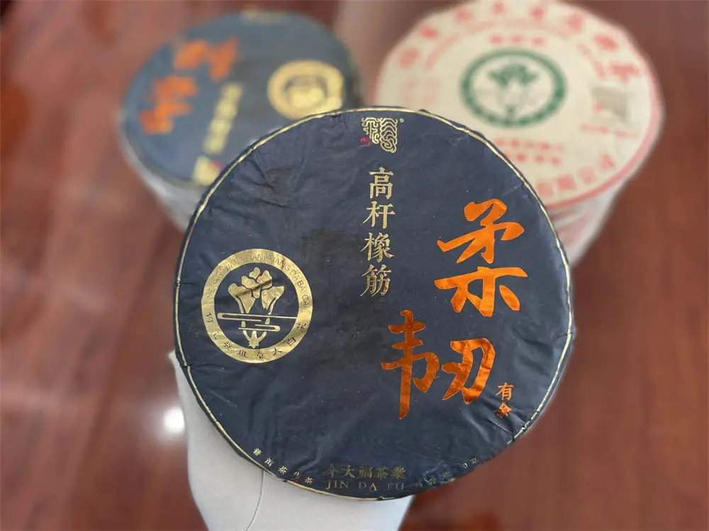 西双版纳回收今大福普洱茶2020年生茶熟茶图2