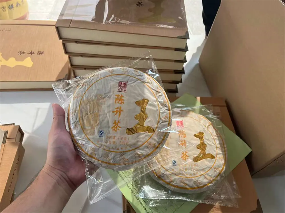 西双版纳回收陈升号普洱茶2016年生茶熟茶